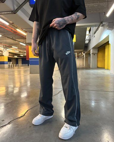 Сірі чоловічі спортивні штани Найк Nike з плащівки | S Sht60 фото